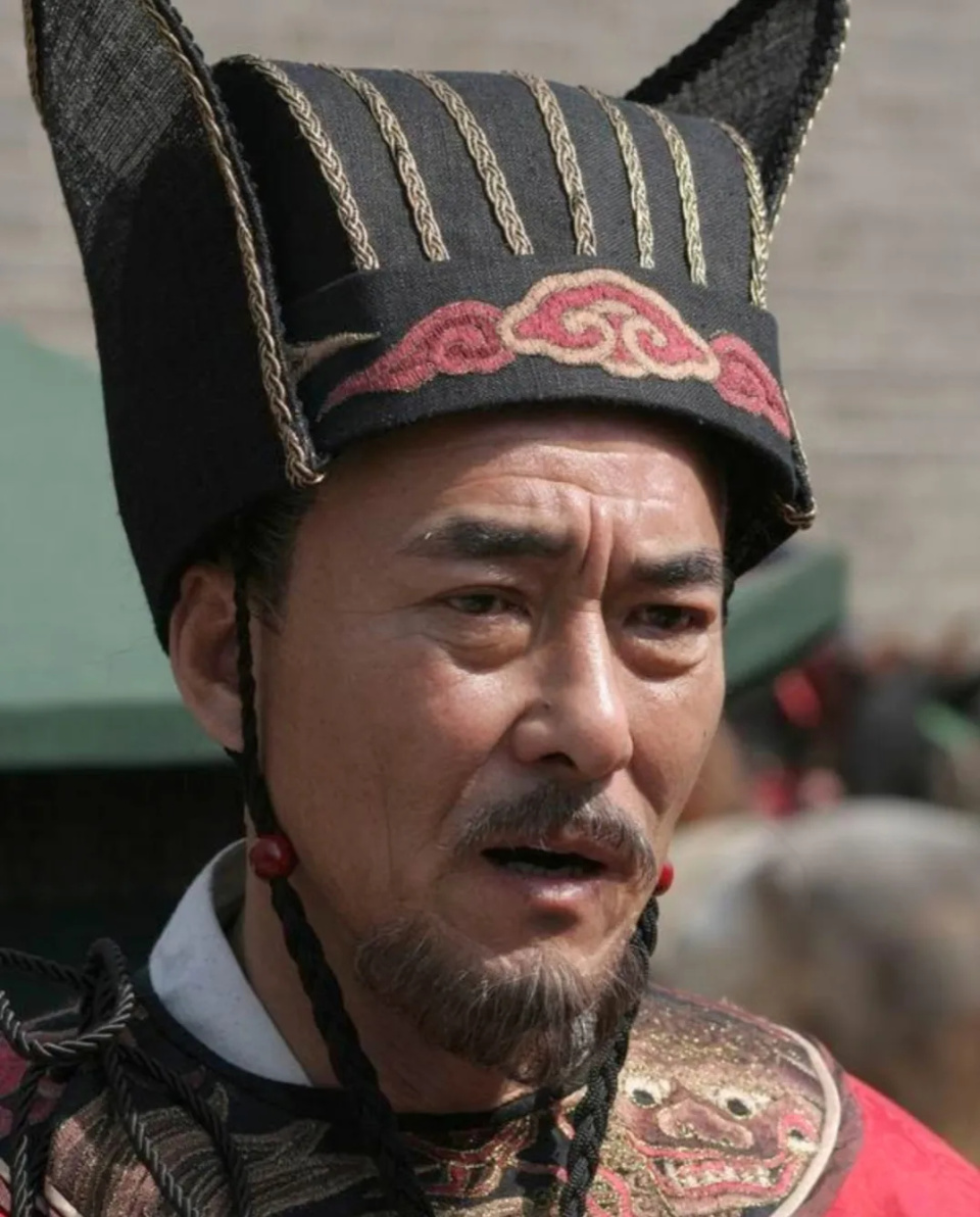 2005年，刘敏涛公开痛批老戏骨王庆祥：“是位表里不一，道貌岸然的演员，拍戏不背