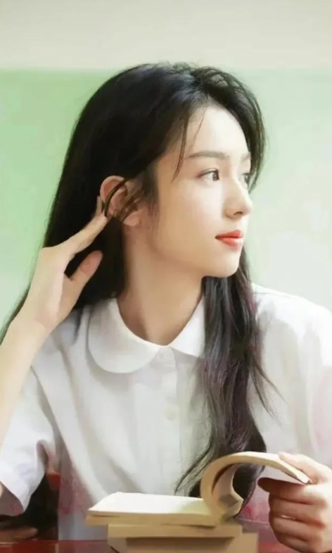 周也——乖巧无害灵动美少女