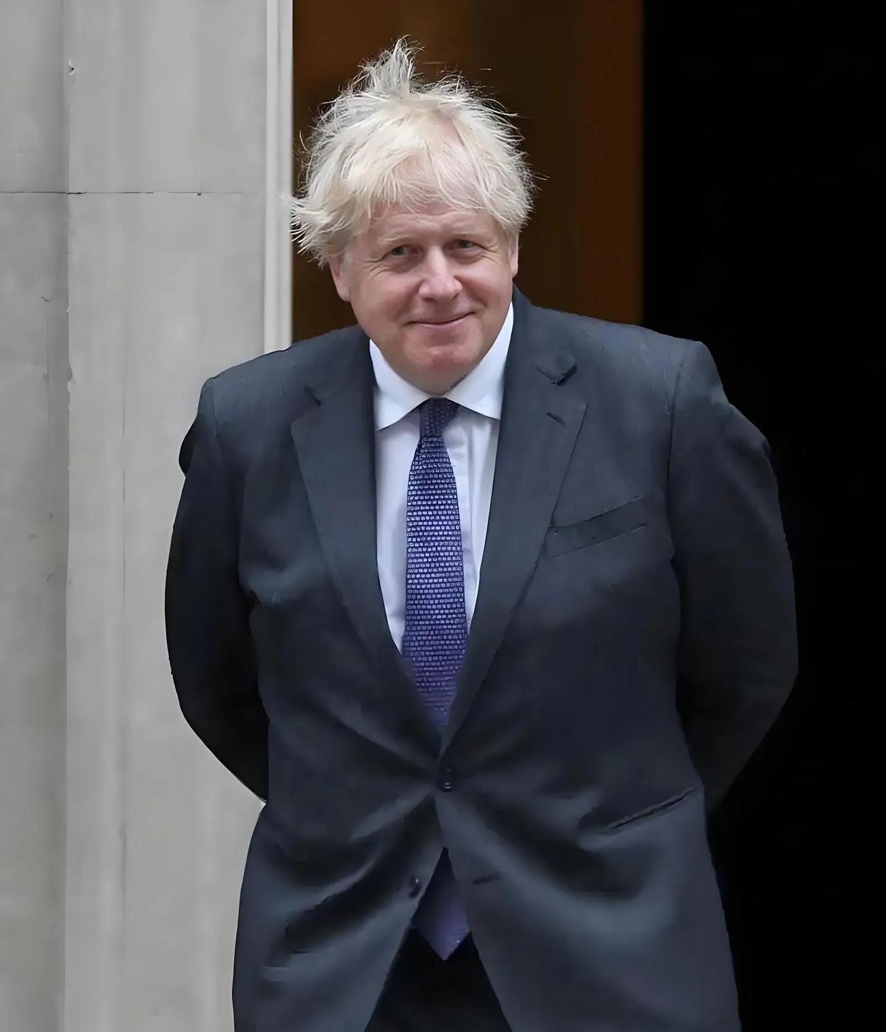 英国前首相看似荒唐的逻辑，却是灵魂的发言。
乌克兰与俄罗斯是同宗同源，乌克兰并入