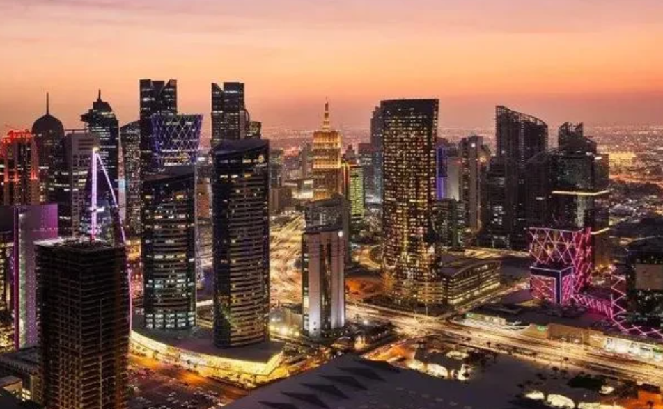 萨达姆在伊拉克当老大，国内一堆人挺他，就是因为他反美。反美就等于好，其他都不管，