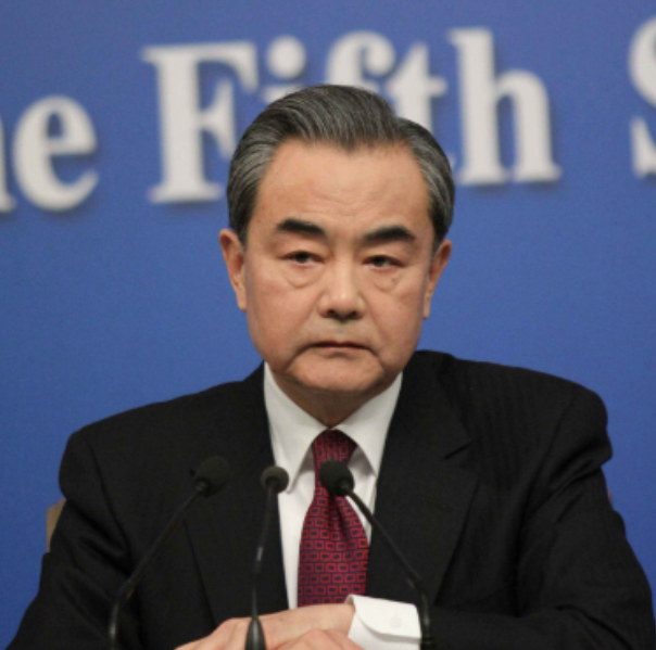 王毅外长在慕尼黑说的一句话，让泽连斯基最后的救命稻草也没有了。泽连斯基一直反对任