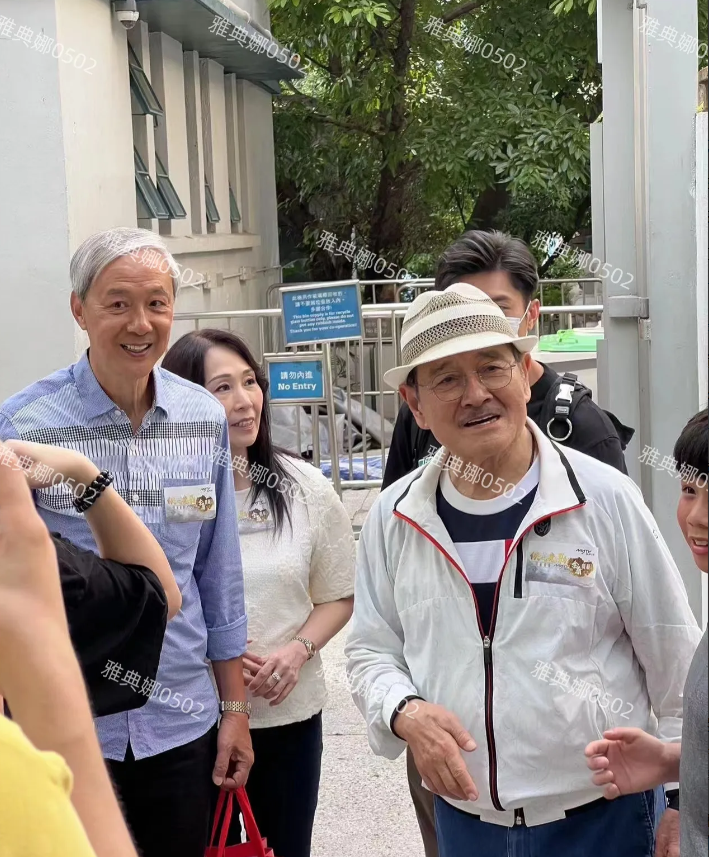 香港街头偶遇TVB老戏骨杨幂的前公公刘丹！
说他的名字可能不太熟，但他的角色很深