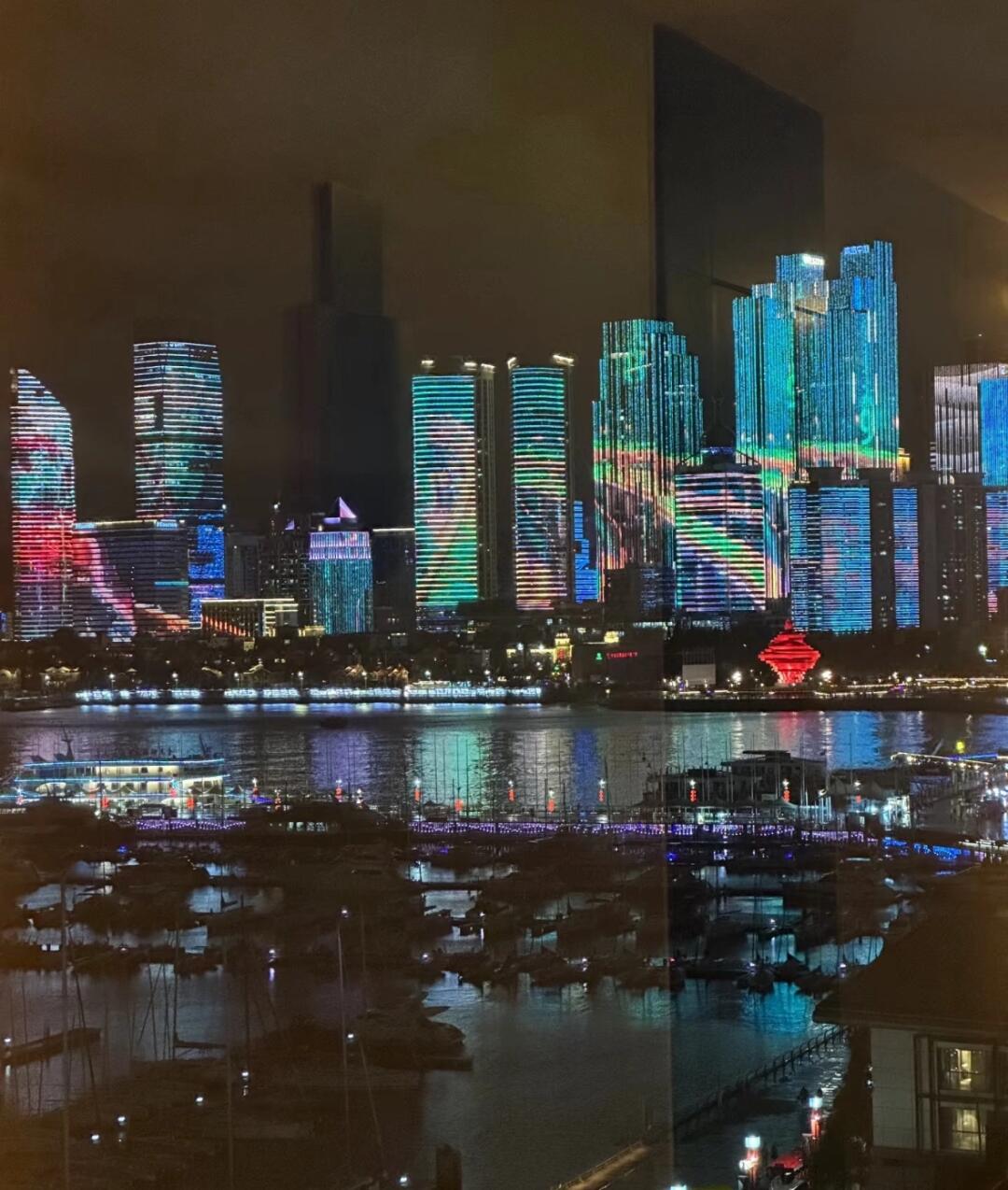 绝佳的观景与美食之地 