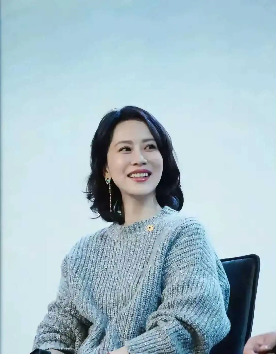 海清现在的样子，还是很符合国民媳妇的形象。
