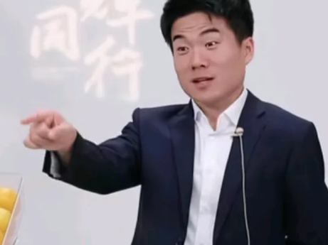 董宇辉为什么不自证清白？
有人说:“董宇辉吃了六个螃蟹”
董宇辉:“我对天发誓，