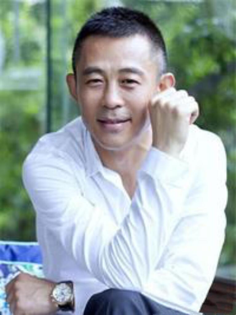 侯勇的婚姻故事，如同一部跌宕起伏的情感剧