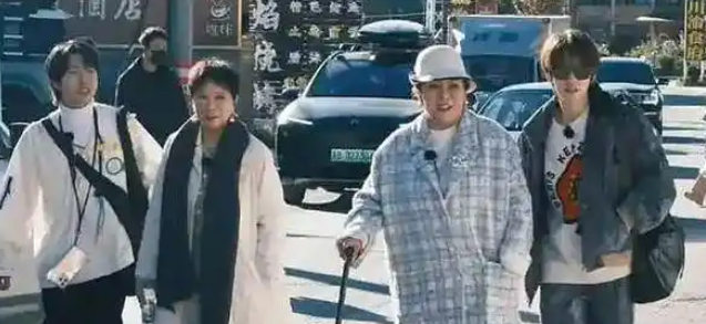 年轻女星李小冉却因不满安排，多次表现出“好吃懒做”的态度