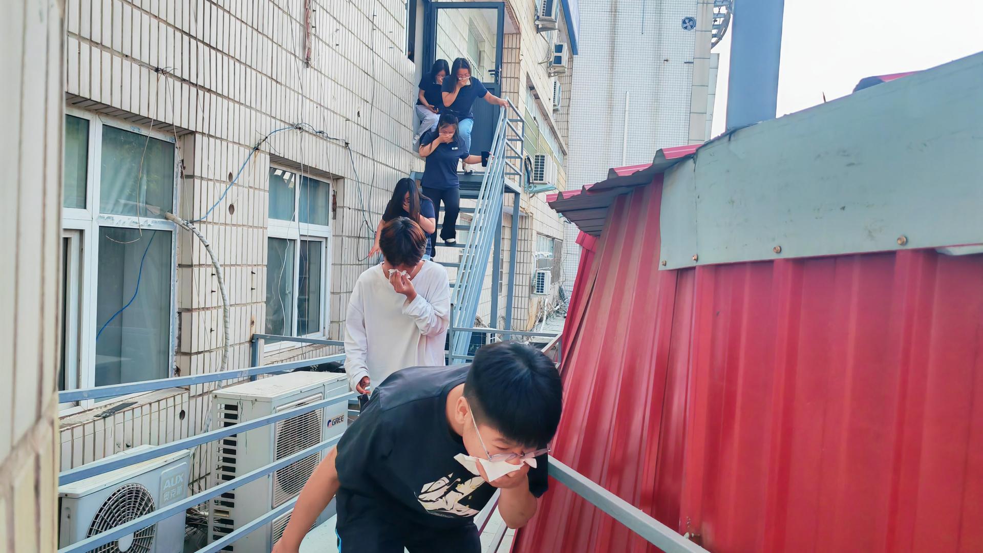 绿云社区开展培训机构消防安全演练