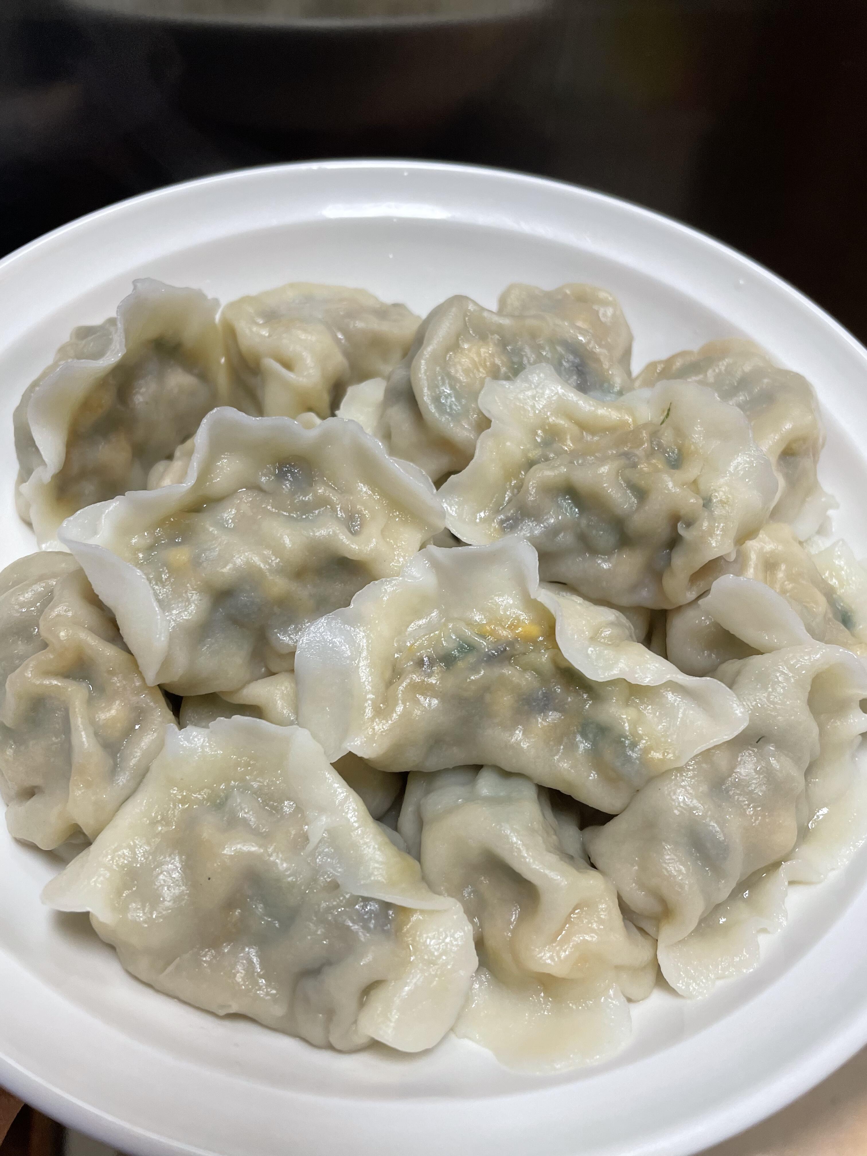 发现了一个超好吃的饺子馅！超绝推荐！

强推强推！
韭菜+鲜肉+虾仁+鸡蛋+木耳