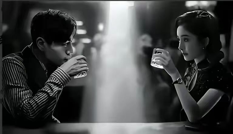 随着谍战剧《哈尔滨一九四四》的开播，一场关于演技的较量悄然展开。

这部剧集结了