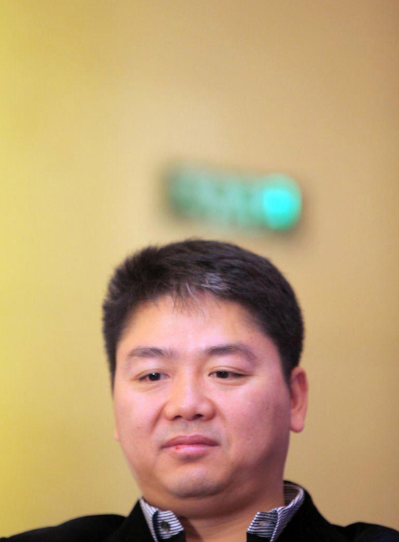 刘强东没有一个对象是白处的！

在商业世界里，刘强东的感情生活似乎总与京东的发展