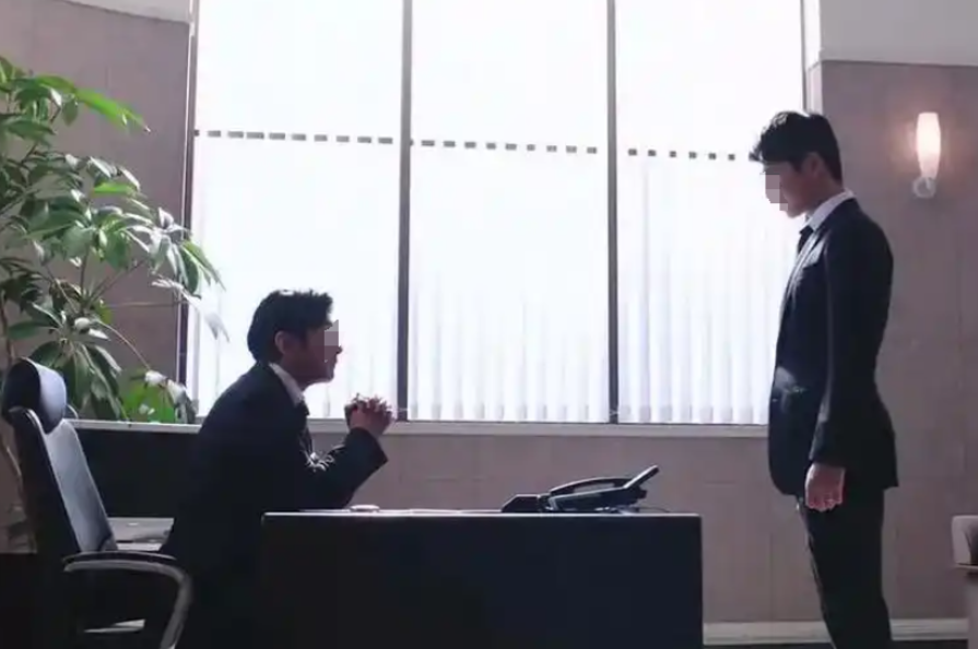 “真恶心！”北京，一男子与同事发生龌龊，出于报复将排泄物涂抹在同事的位置上。同事