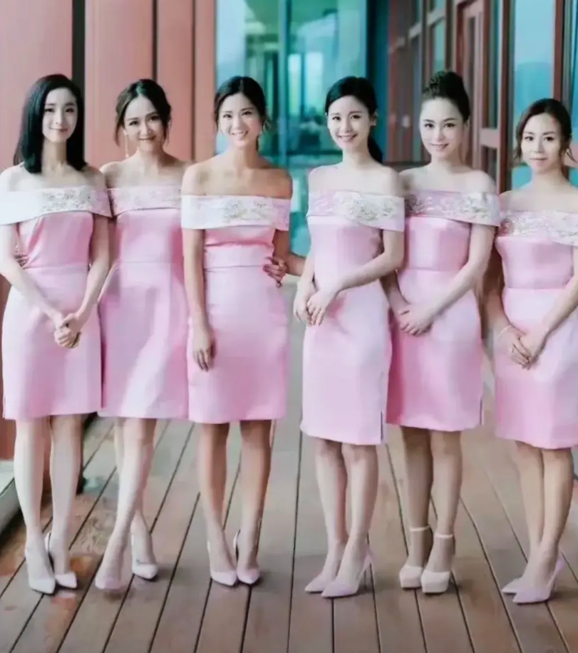 有没有人跟我一样觉得，陈妍希当年结婚时的伴娘团，那简直绝绝子！不管是发型、妆容，