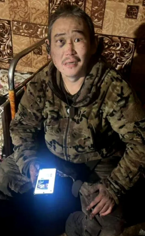 俄乌冲突中一个很“虐心”的视频，当双方展开肉搏时，即将死亡的一方一直在喊“妈妈”