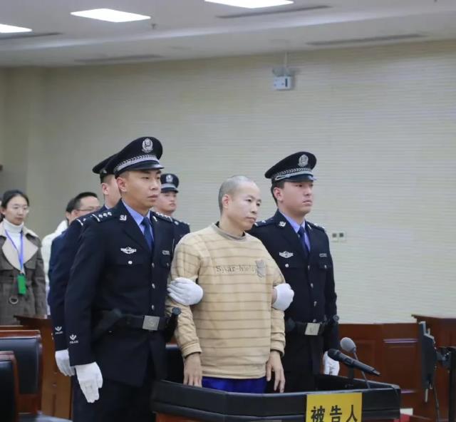 杀害河南女法官的男子被判死刑，这2点太讽刺。

1.	凶手太赖太较真。没受伤也要