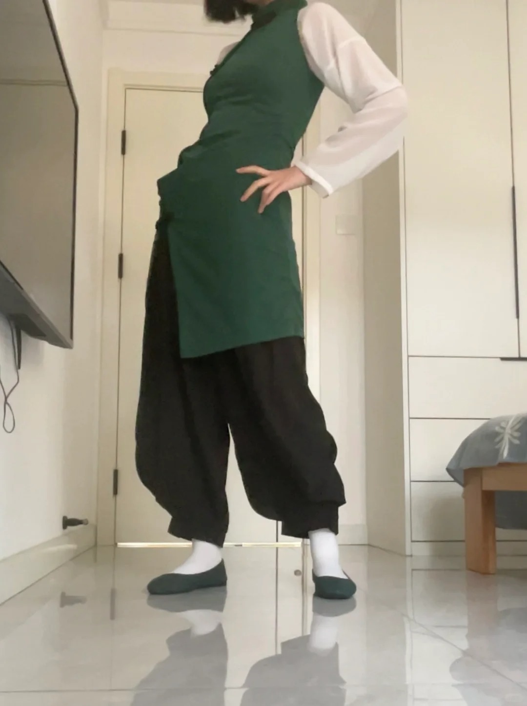 中华娘怎么跟我想的不一样呢？
裤子旗袍上衣都买了，但是为啥差点感觉啊，设子是武打