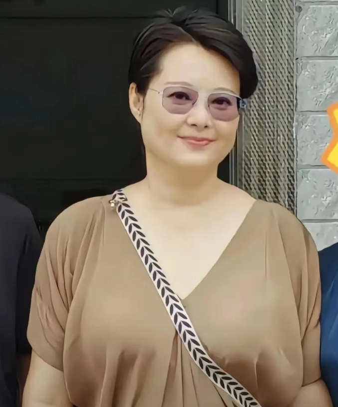 岁月是把杀猪刀，多少人心目中的女神，曾经的超级大美女袁立，现在只有53岁的年龄，