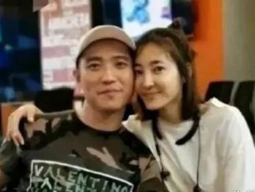 王丽坤老公承认嫖娼花费数百万，每次付嫖资1万至10万不等，那么问题来了：她老公多