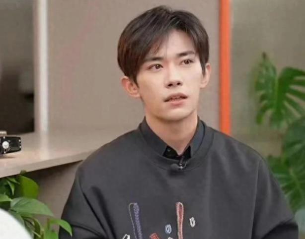 易烊千玺的付出，是真实可见的。被他的励志努力感动了。
 
就冲这份认真努力，易烊