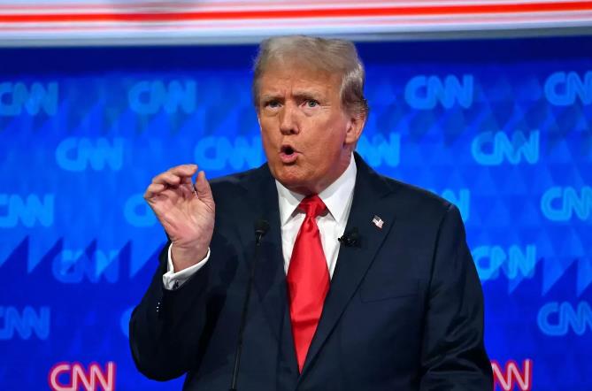 特朗普对美国副总统哈里斯提出批评。

当地时间7月23日，美国前总统特朗普在电视