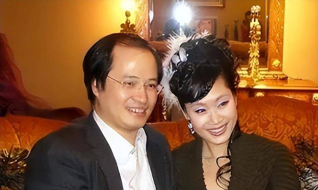 曾被央视力捧，名气超宋祖英，被绿后闪婚小鲜肉，现住农村很平凡（被央视表扬的艺人名单）-第18张图片-九妖电影