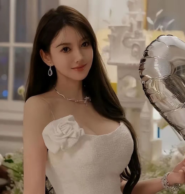 好看的八卦啊
1、前夫家没那么有钱，所以离婚也没分几亿。
2、前夫家的产业都是自