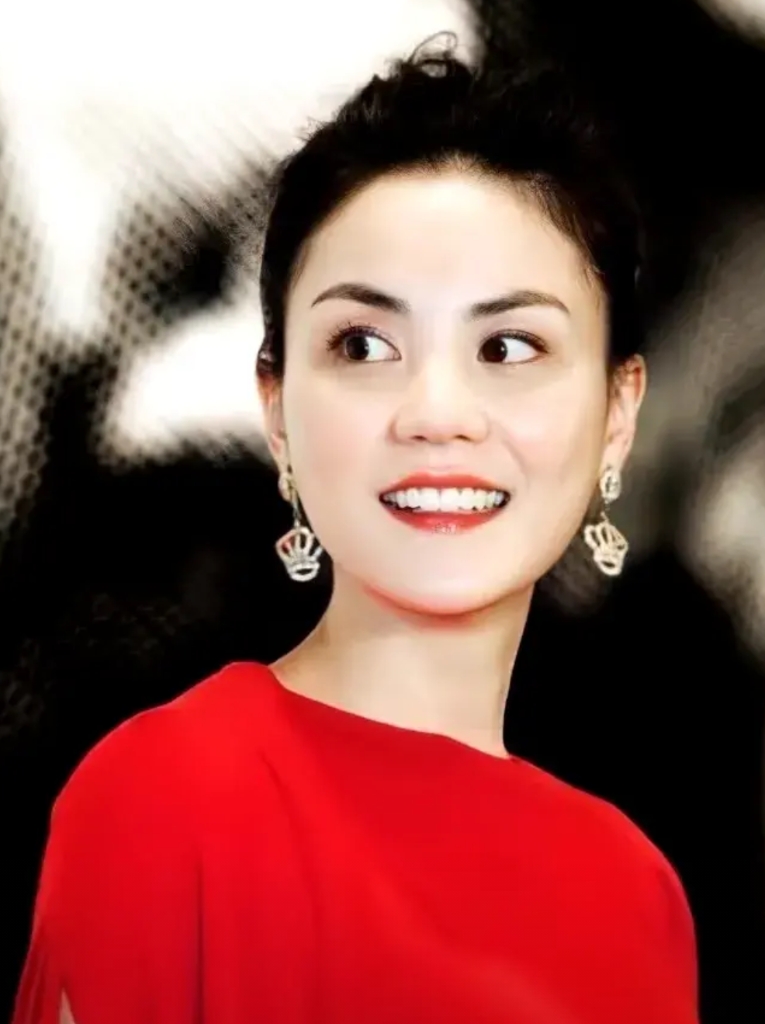 不要以为有名有钱就幸福，
王菲不缺名不缺钱，
人生的烦恼却一样没少！

少年喜欢