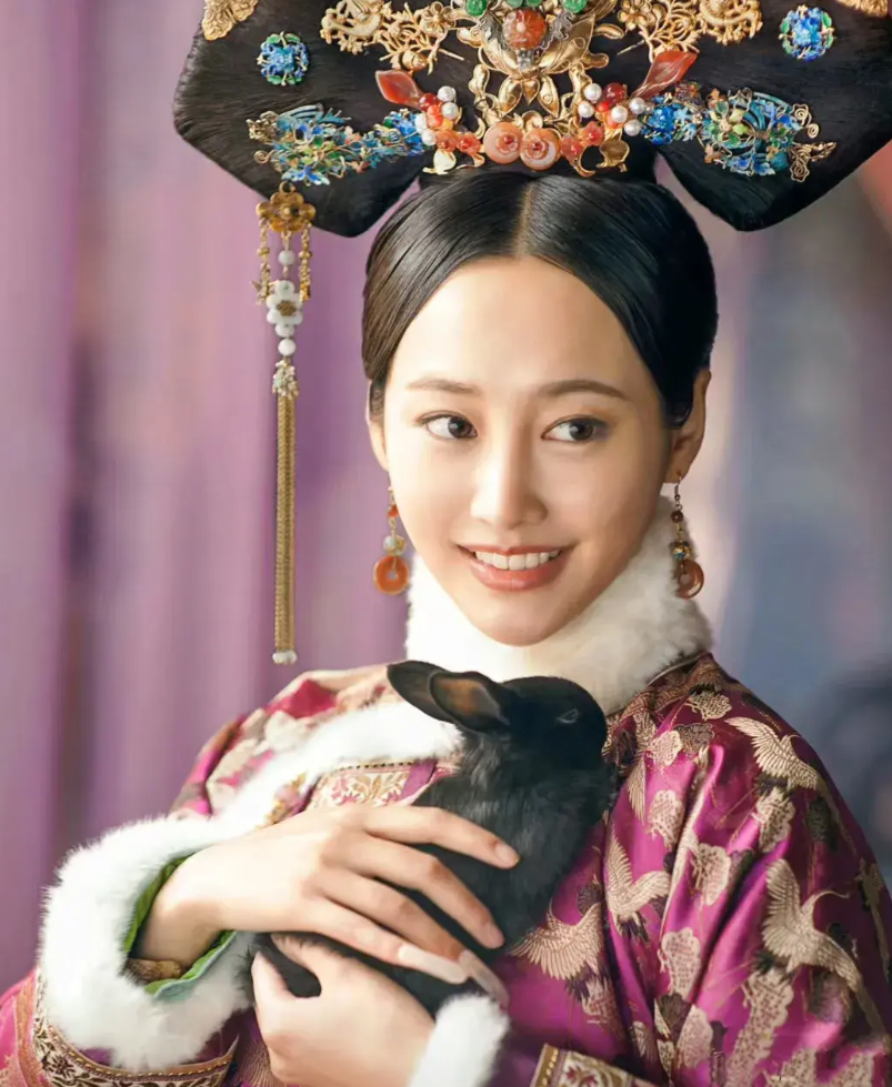 李纯说：“艺考完我下楼时，听见黄磊老师喊：谁是李纯啊，我说是我！黄磊老师说：”大