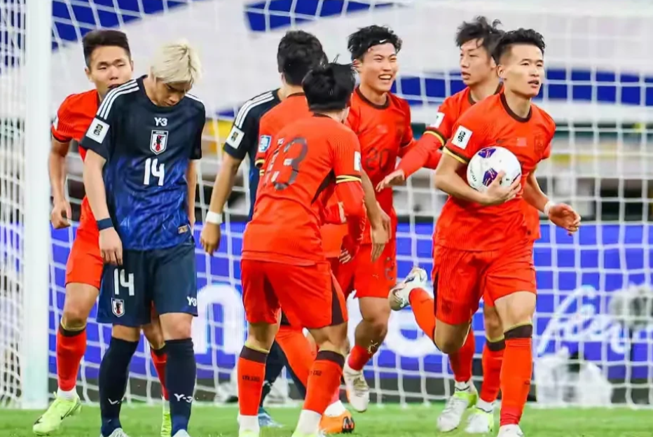 发现没有？这次大战日本队虽然输了，但是总算帮助国足找到亮点了：

其一就是敢于在