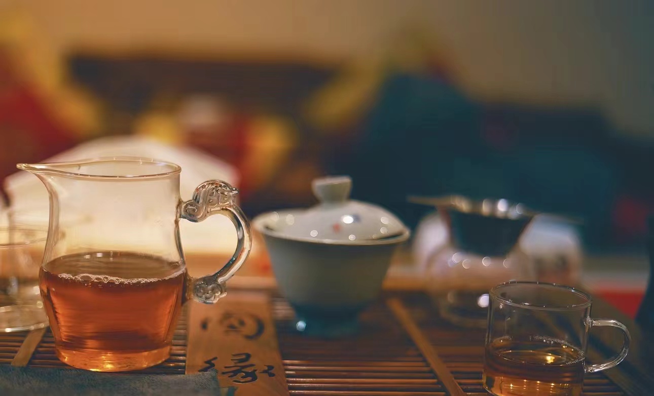 白百何说：“我现在认了，我现在就想赚钱，简单，庸俗，快乐。”

这是多少成年人，