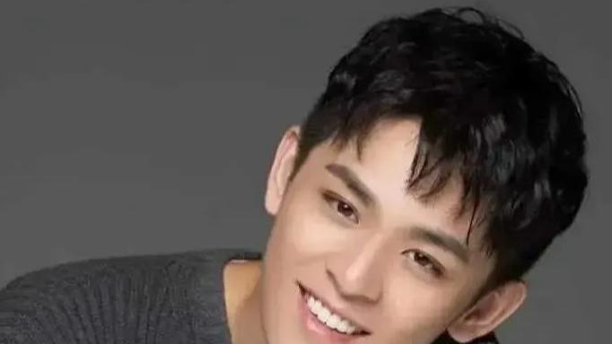 与黄志忠离婚后带着儿子嫁小丈夫，10年过去才知道，她的报复多狠