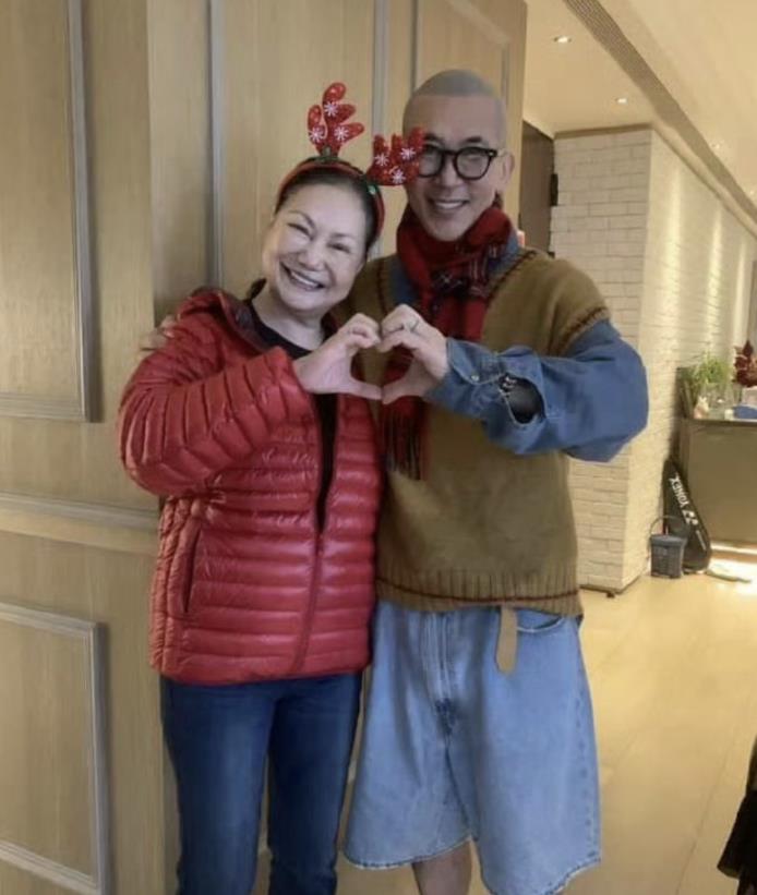 大S妈妈删掉了过年期间和女婿具俊晔比心的照片。

其实这个时候删掉和女婿的照片，