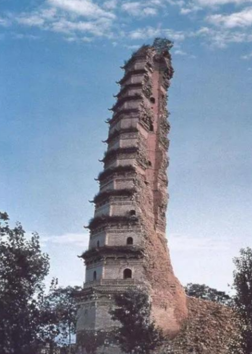1981年，陕西法门寺的千年古塔，被雷电击垮，而正是这次古塔的崩塌，向世人揭开了