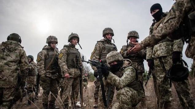 欧洲各国拒绝派兵！乌克兰无兵可用，基辅下令防空兵当做步兵用