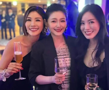 哎，娱乐圈最近可真是炸锅了！大S去世的消息，真是让人难以置信！说起来，这事儿发生