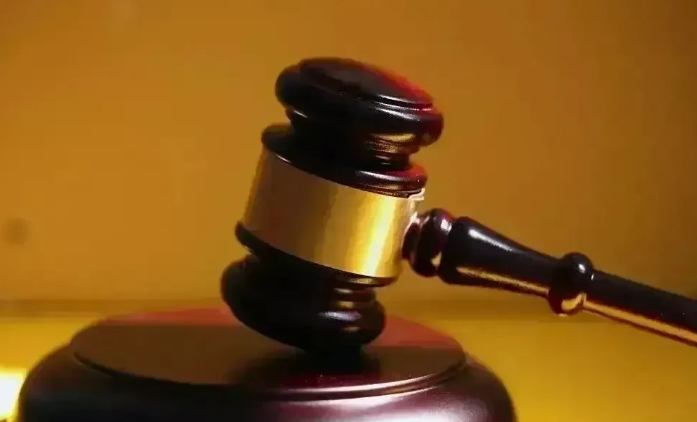 湖南，一女子刚离婚不久，其前夫发视频称喜得贵子。女子认为男子婚内出轨，前夫应该对