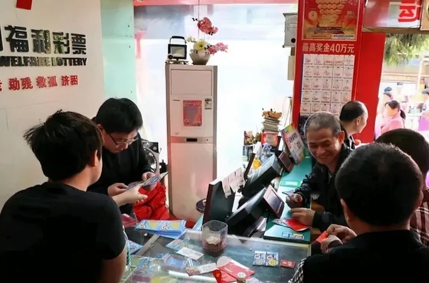 太亏了！江苏，一男子选了一组号码中了500万元，岂料，彩票店老板在收到了20元转