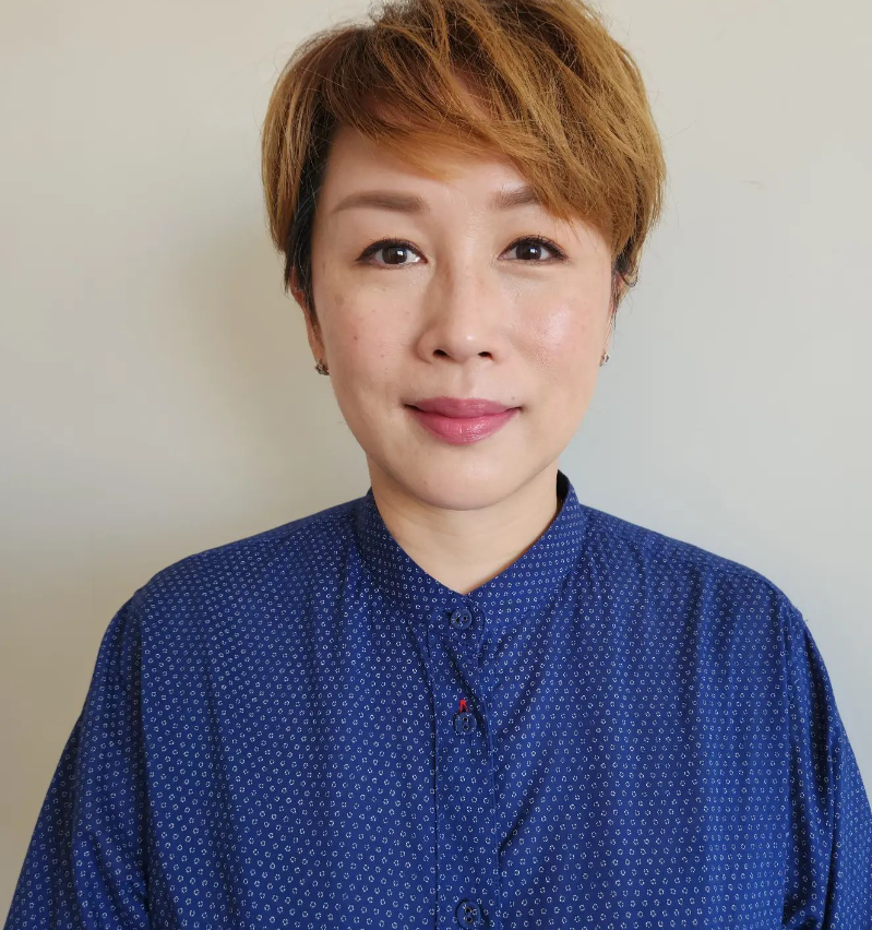她以前在香港TVB拍了很多出名电视剧，现在已经淡出娱乐圈，估计很少人能认出她