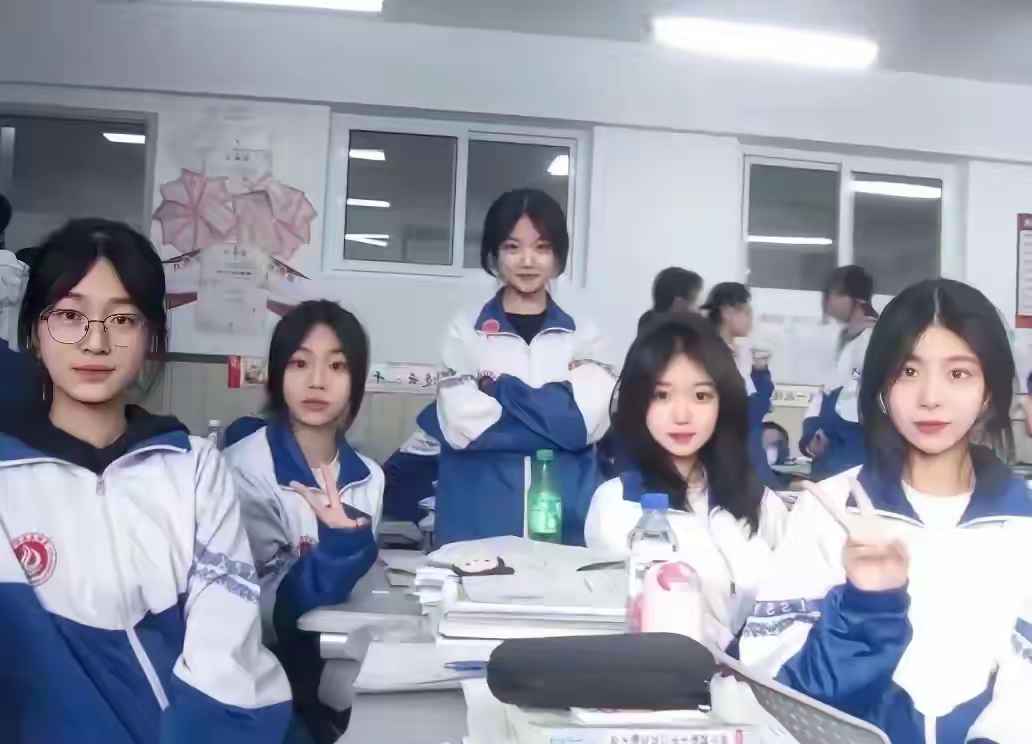 据说当年这个班的男生全部考上了重点大学，全校师生为之震惊，并迅速展开了经验分析总