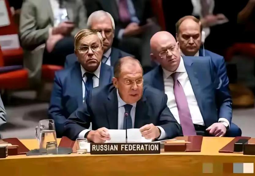 拉夫罗夫提出的三点停战蓝图，直击俄乌核心：

一，乌东四州归俄，土地归属尘埃落定