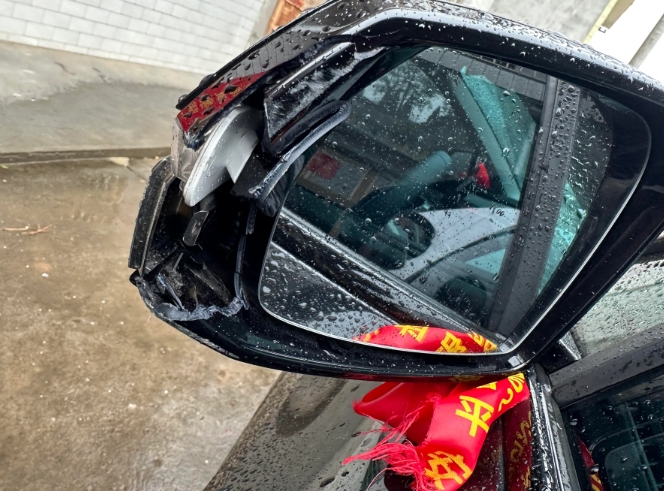 大家好，祝大家新年事事顺心，我却遇到了难题，请大家帮帮我！我买的新车，落地25万