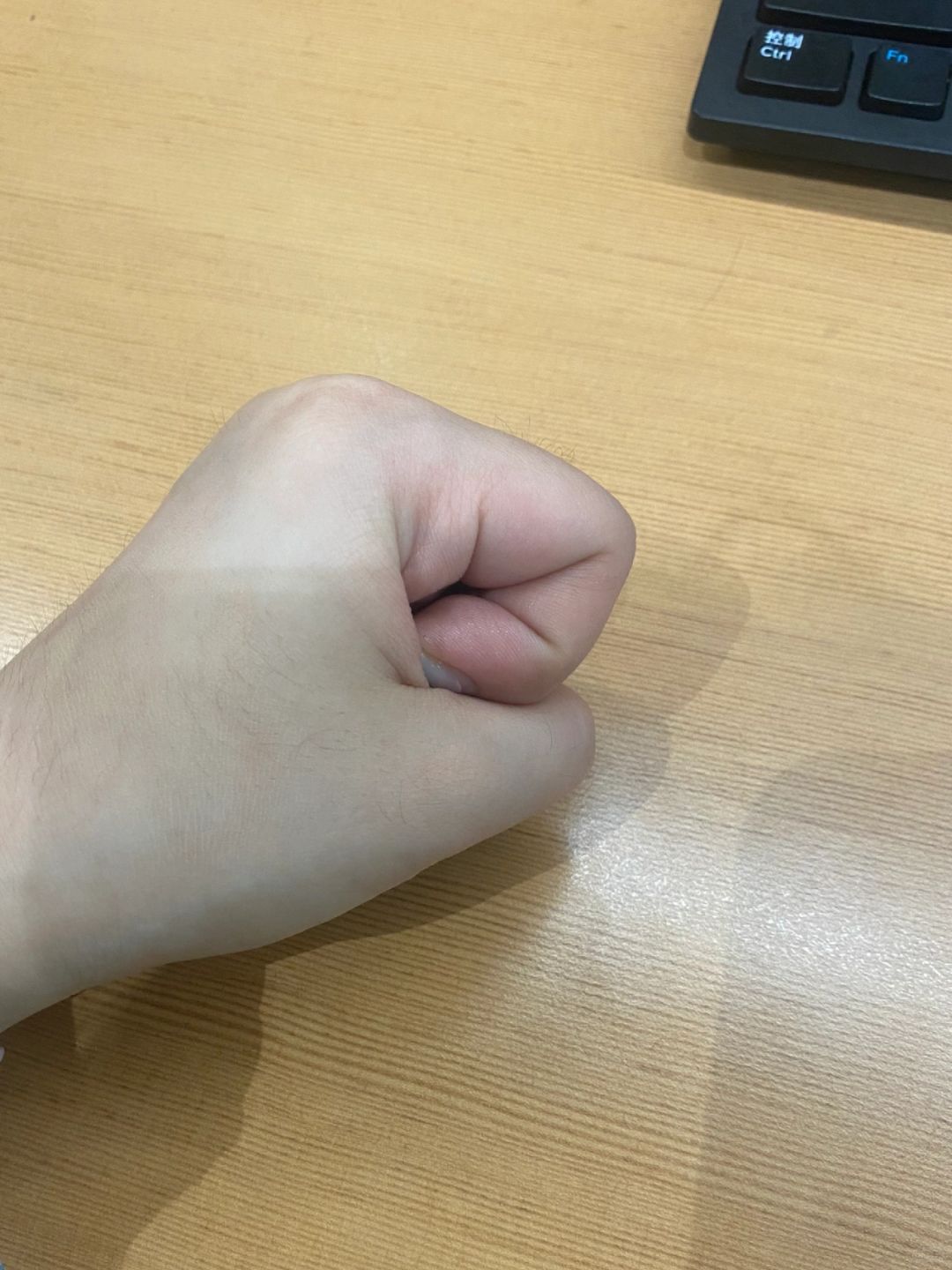 上班第一天，想死
开工想死，人能不能不上班，什么时候可以不上班...
复工第一天