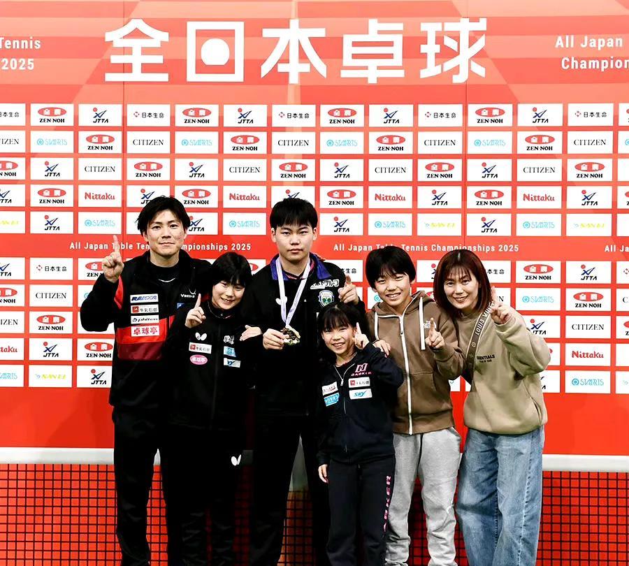 【松岛家】
松岛卓司 松岛美空 松岛辉空 松岛爱空 松岛翔空 松岛由美 ???