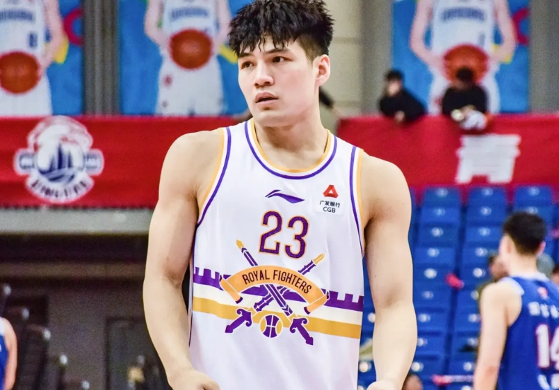 刘晓宇：豪哥，合同结束了，你还是走吧！或者走走关系申请交易。
陈国豪：你有这方面