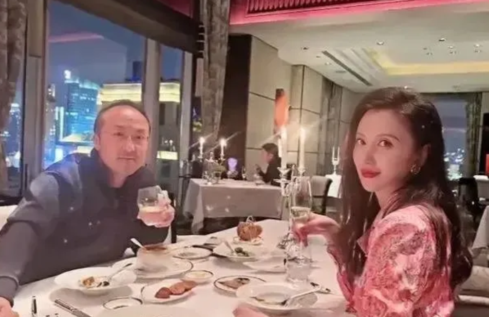 没想到张萌的富豪老公这么老，果然童话都是骗人的