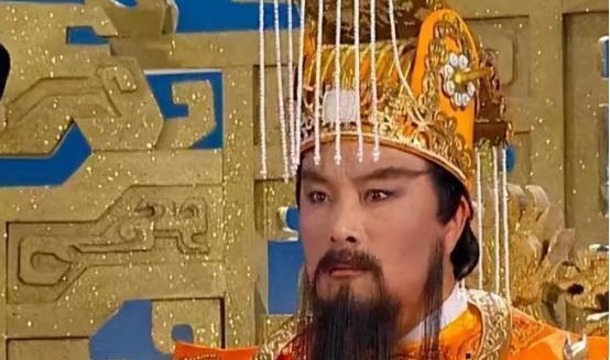 “是谁把我印在了冥币上？”2015年，演员王卫国在一次祭祖时，发现冥币上的“天地