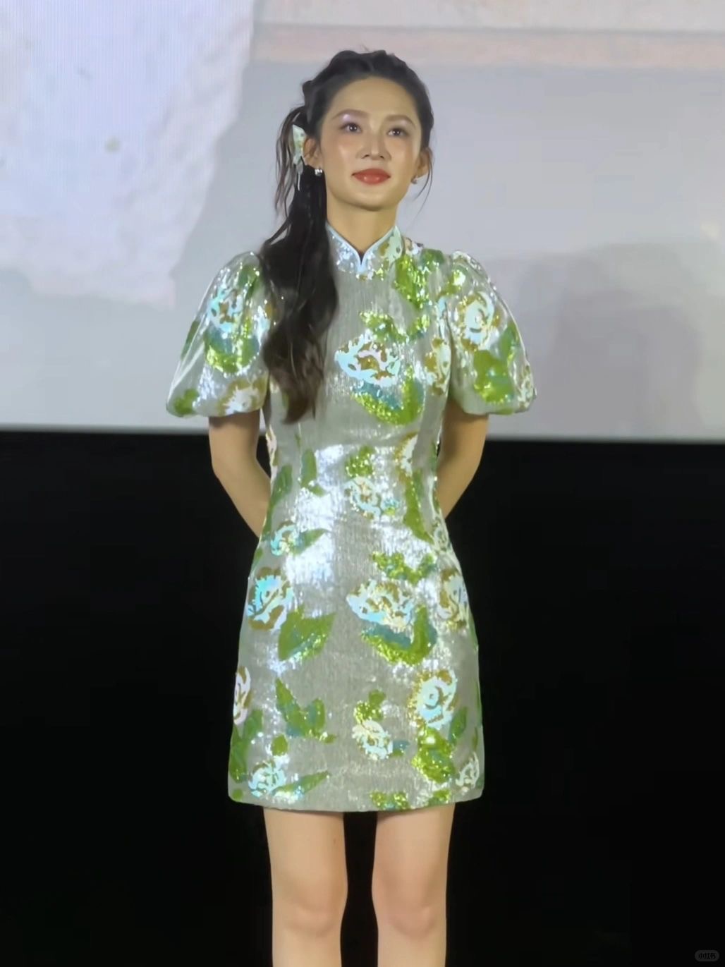 我的天呐！这还是《庆余年》里那个精致洋气的“鸡腿姑娘”吗？
才33岁，已经扛不住