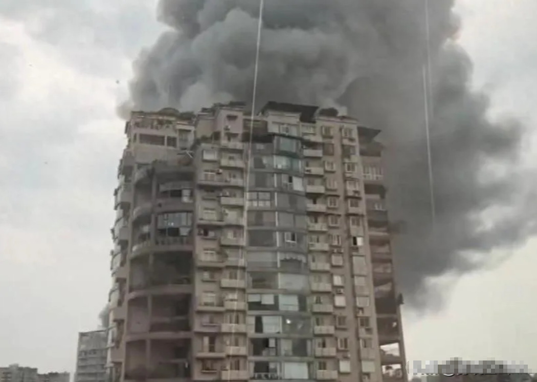 自贡百货大楼的火灾，导致16人不幸遇难，有5个“没想到”：
1. 没想到，初步判