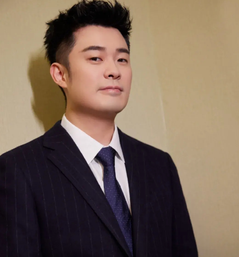 陈赫的那些著名亲戚：你知道几个？

1. 表舅陈凯歌：中国著名的导演，在国内外电