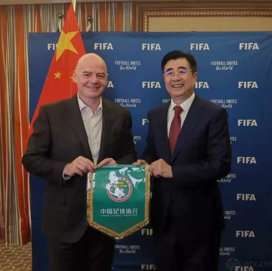 因凡蒂诺对中国足球现状很不满意
国际足联主席因凡蒂诺在上海会见了中国足协主席宋凯